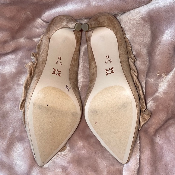 BCBG Generation Pumps - Picture 5 of 5